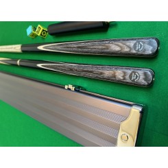 TAYLOR MADE ENGLISH 8 BALL POOL CUE PACKAGE, PLAYING CUE AND BREAK CUE. 